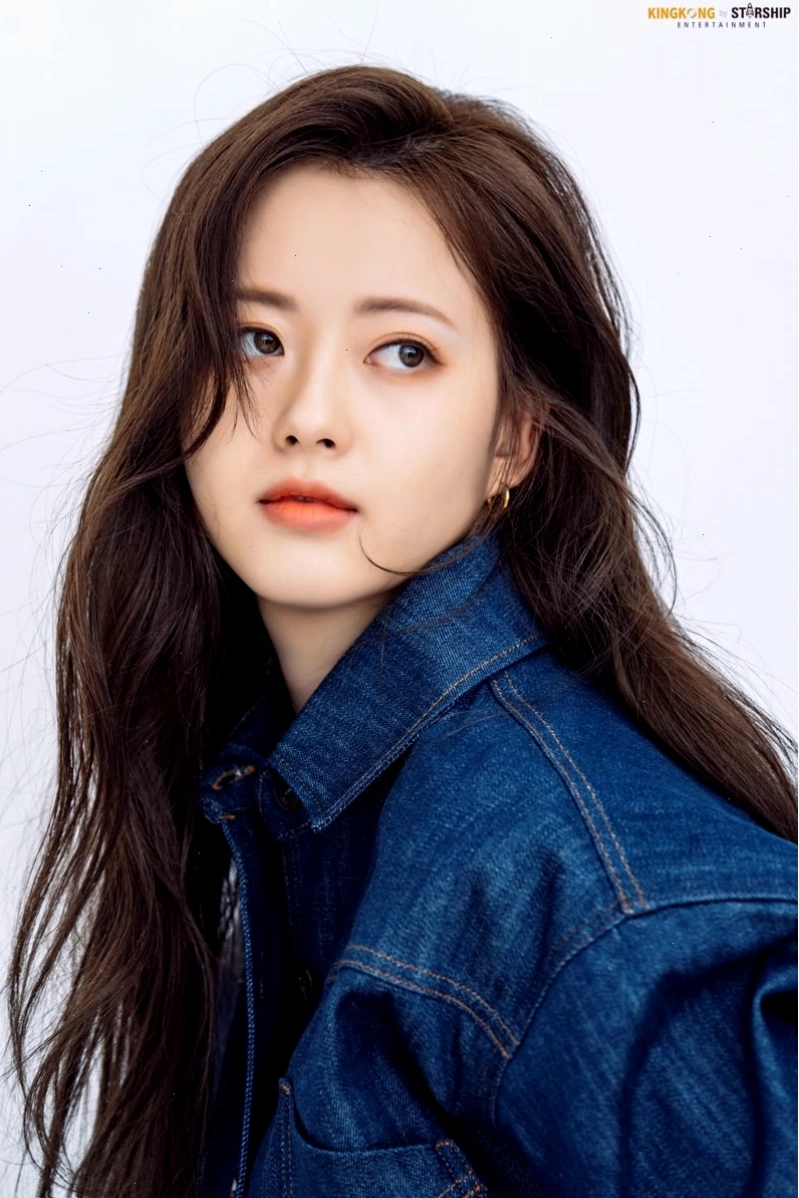 Nữ diễn viên trẻ Son Ye Jin với nụ cười rạng rỡ