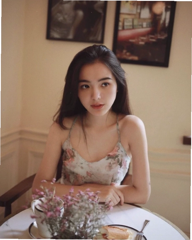 Nữ sinh lớp 12 sở hữu vẻ đẹp lai thu hút mọi ánh nhìn