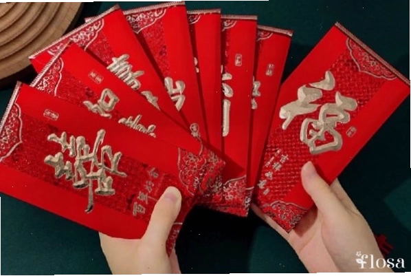 Phong bao lì xì đỏ với số tiền bên trong