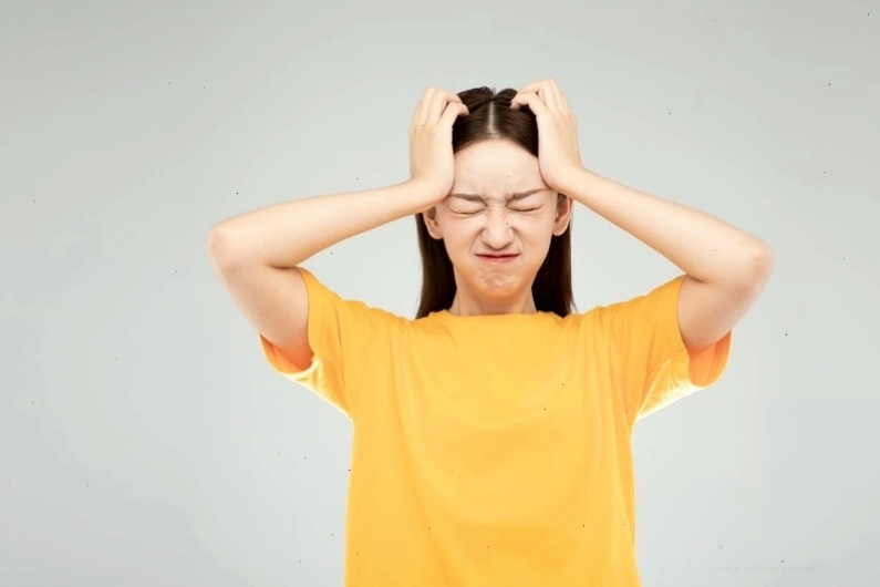 Phụ nữ trải qua giai đoạn thay đổi nội tiết tố thường có cảm giác bứt rứt khó chịu