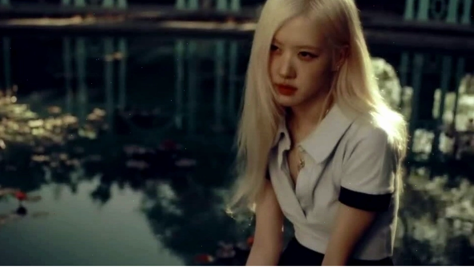 Rosé (Blackpink) với vẻ đẹp cuốn hút, dẫn đầu top gái xinh đẹp nhất thế giới 2025
