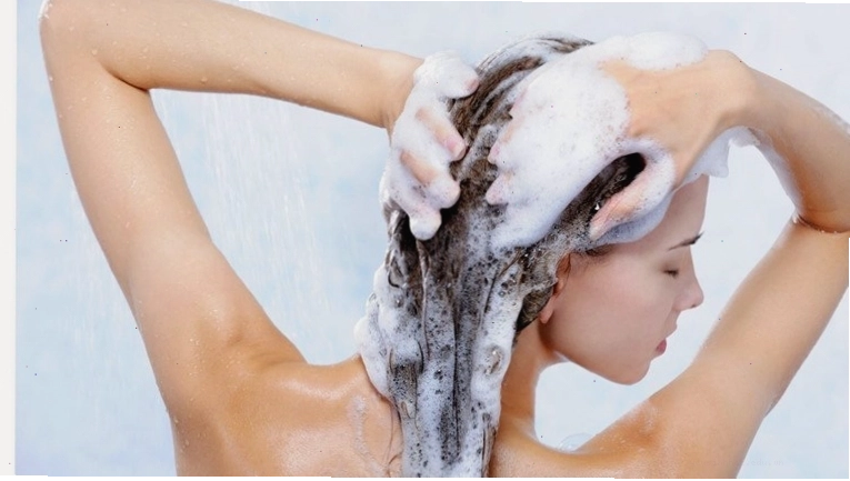Sản phẩm dầu gội có thể gây mụn ở lưng
