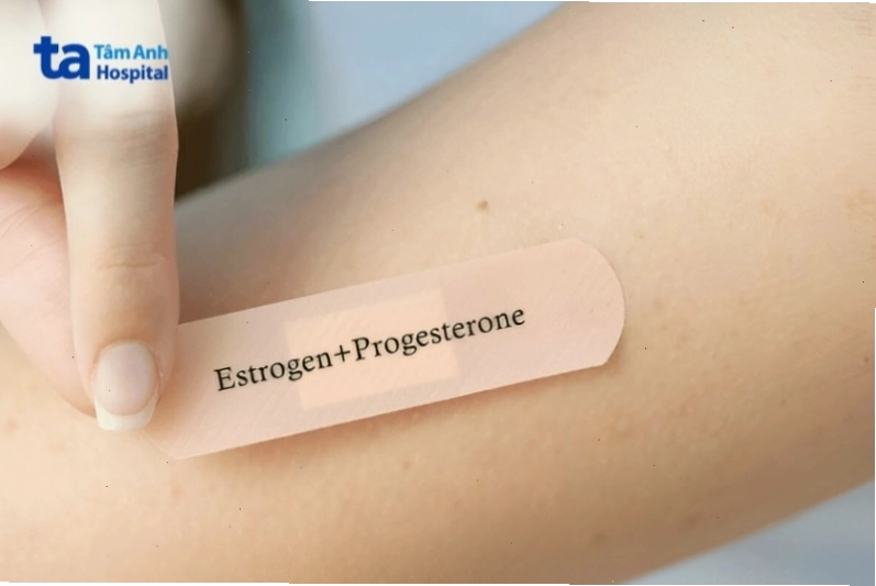 Sự thay đổi hormone như estrogen làm kích ứng da và hình thành đồi mồi
