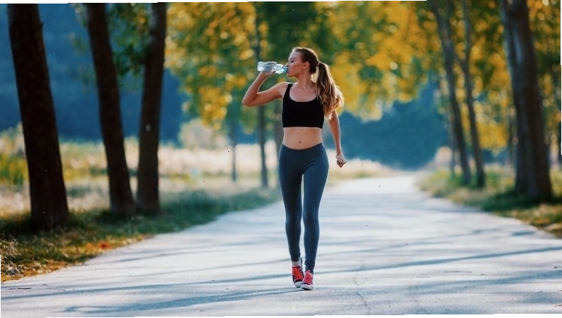 Tập luyện đi bộ với nhịp độ nhanh để tăng hiệu quả đốt mỡ bụng