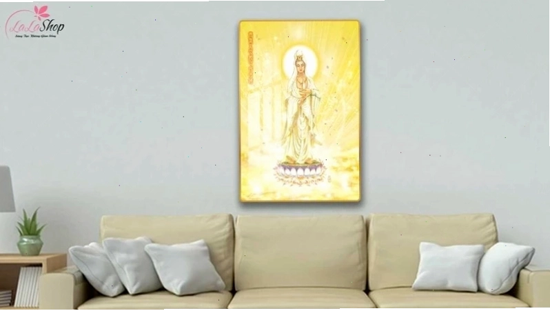 Tranh Quan Âm Bồ Tát sắc vàng ấn tượng