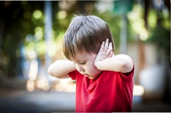 Trẻ đi nhón chân và chậm nói có phải dấu hiệu của tự kỷ không?
