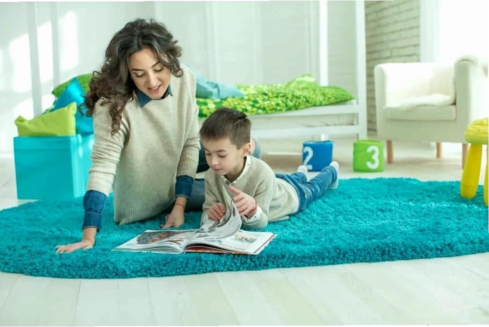 Trẻ em khám phá thế giới động vật dưới nước qua sách ảnh