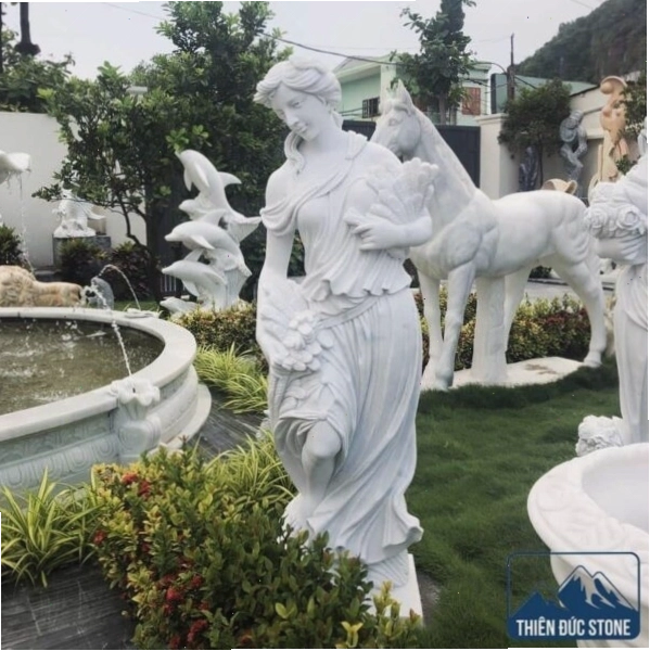Tượng cô gái đổ nước nghệ thuật bằng đá