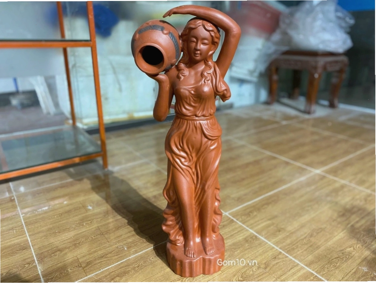 Tượng gốm cô gái ôm vò đổ nước