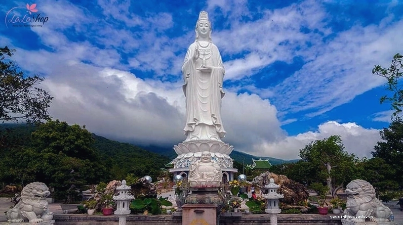 Tượng Quan Âm đẹp với đường nét tinh xảo