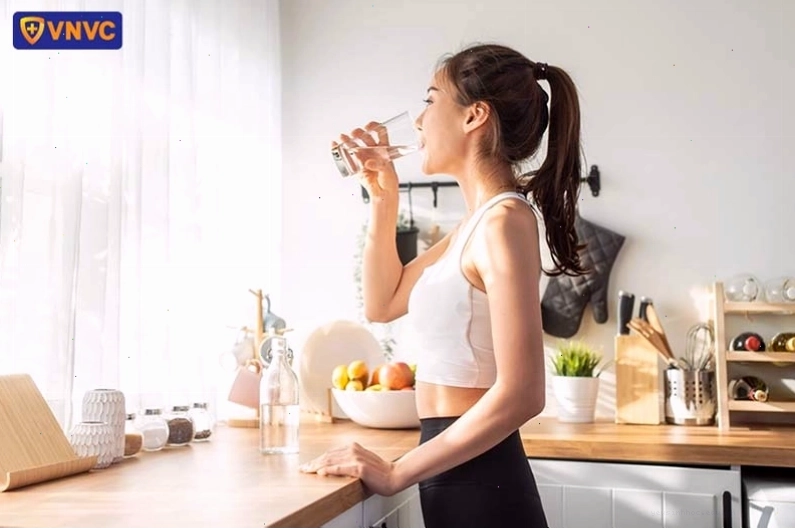 Uống đủ nước duy trì sức khỏe