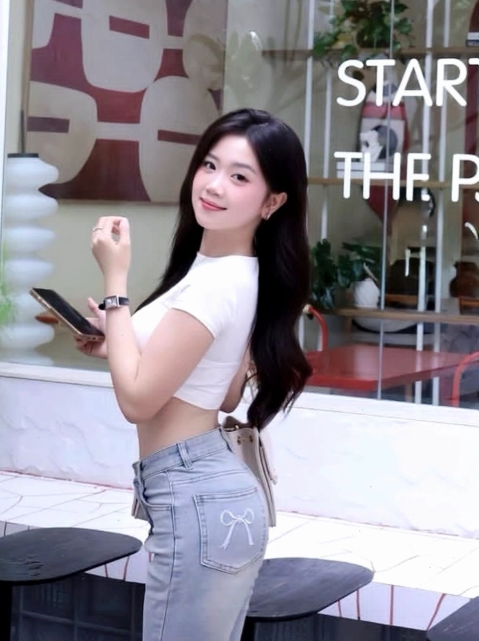 Vẻ đẹp cuốn hút của gái xinh Việt Nam với thần thái nổi bật
