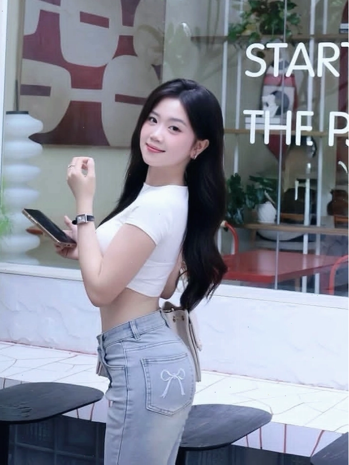 Vẻ đẹp gái xinh Việt Nam nổi bật với thần thái quyến rũ