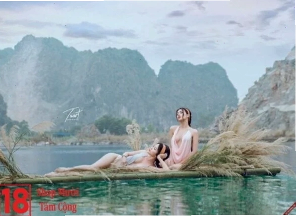 Vẻ đẹp gợi cảm của cô gái trong bộ bikini mỏng manh