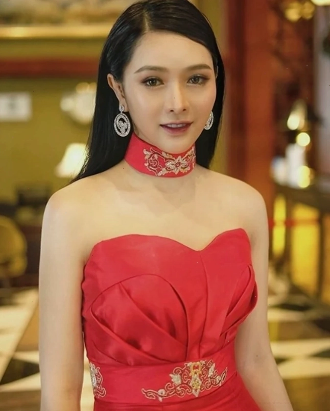 Vẻ đẹp mộc mạc của cô gái Lào