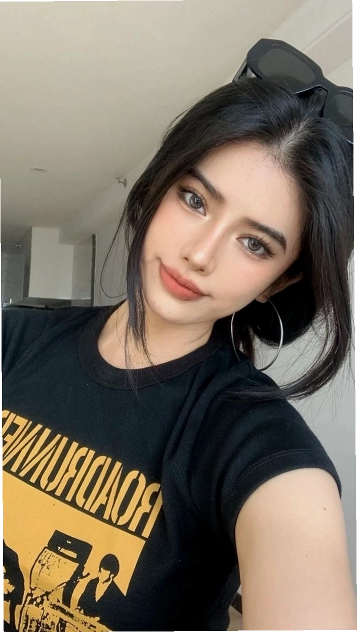 Vẻ đẹp sexy tinh giản và đầy cuốn hút của gái xinh châu Âu