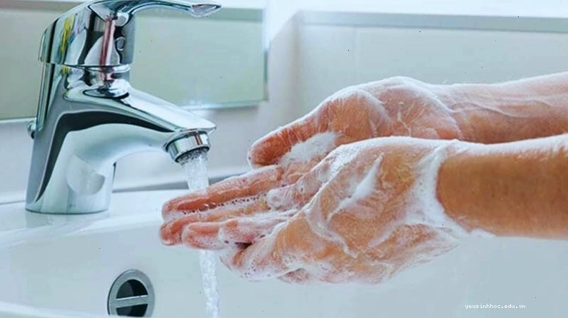 Vệ sinh cá nhân sạch sẽ để phòng ngừa sốt phát ban