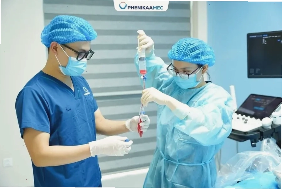 Mẫu sinh thiết gai nhau được gửi đến phòng xét nghiệm di truyền