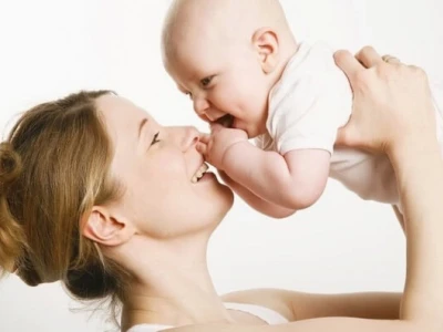 Con Gái Thường Giống Ba Hay Mẹ? Giải Mã 4 Đặc Điểm Di Truyền Chính Xác