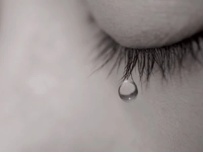 Khóc Ảnh Thất Tình: Nỗi Buồn Của Cô Gái Trong Tình Yêu Tan Vỡ