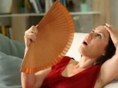 Người nóng bừng nhưng không sốt ở nữ giới: Nguyên nhân và cách xử lý